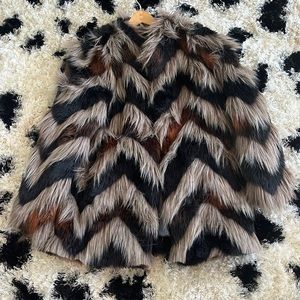Amuse society faux fur coat size xs Black and Tan